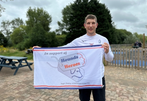 Paralympian Gregg Stevenson with Hounds for Heroes flag 